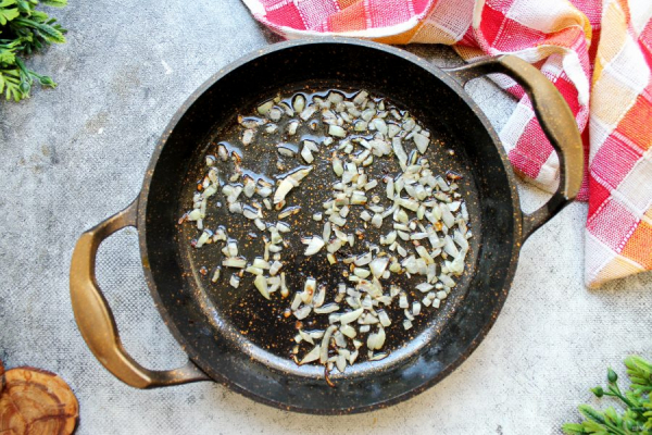 Маслята на сковороде