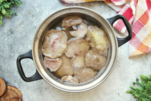 Маслята на сковороде