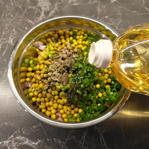 Салат с горошком, картофелем и сельдью Салат с горошком, картофелем и сельдью